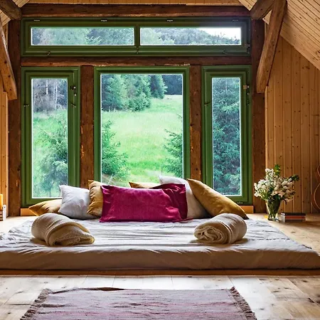 Attic, Tipi & Treehouse In Gorgeous Natural Area