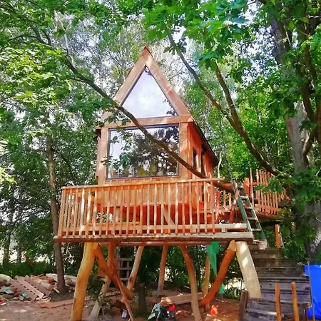 Attic, Tipi & Treehouse In Gorgeous Natural Area Chata *