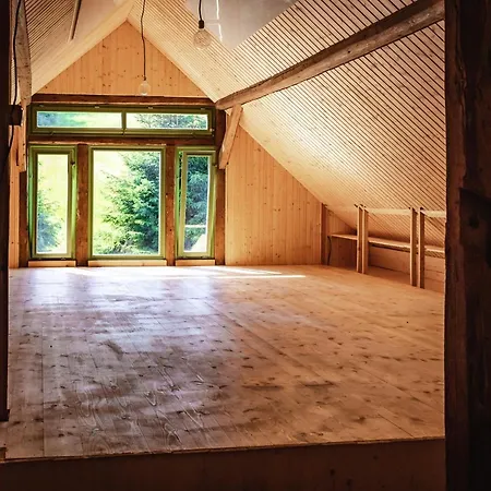Chata Attic, Tipi & Treehouse In Gorgeous Natural Area *