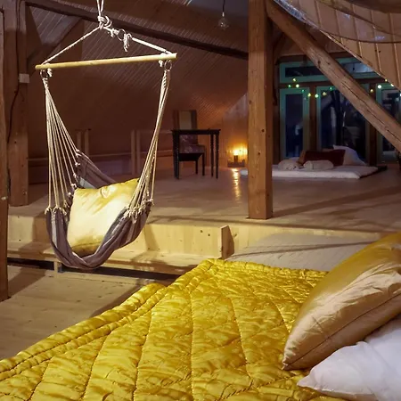 Attic, Tipi & Treehouse In Gorgeous Natural Area Chata *