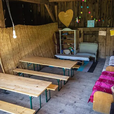 Chata Attic, Tipi & Treehouse In Gorgeous Natural Area *
