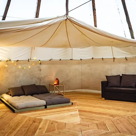 Hytte Attic, Tipi & Treehouse In Gorgeous Natural Area *
