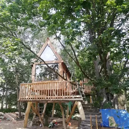 Chata Attic, Tipi & Treehouse In Gorgeous Natural Area