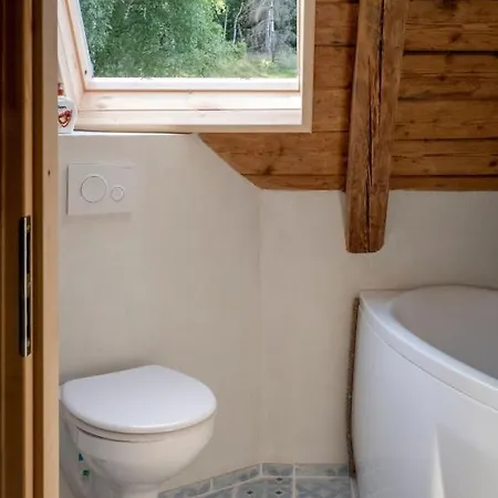 Chata Attic, Tipi & Treehouse In Gorgeous Natural Area *